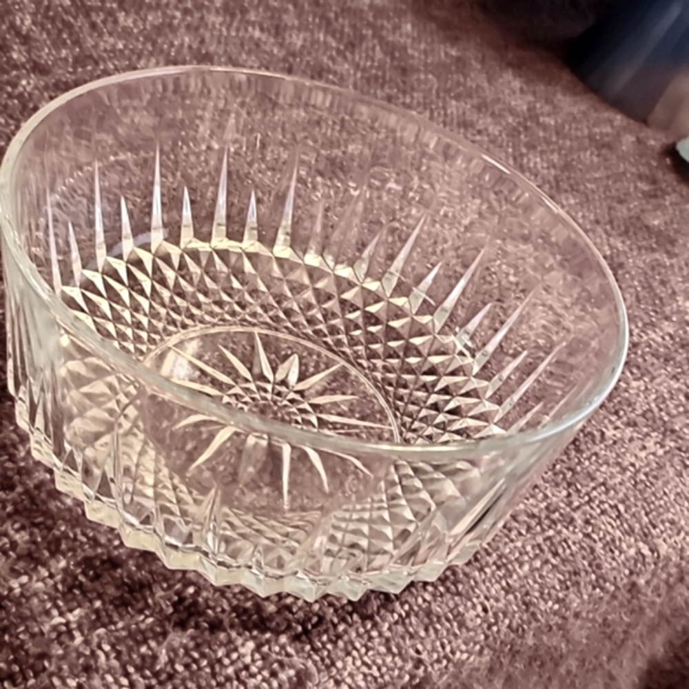 Arcoroc France Starburst Diamond Pattern Bowl - Large